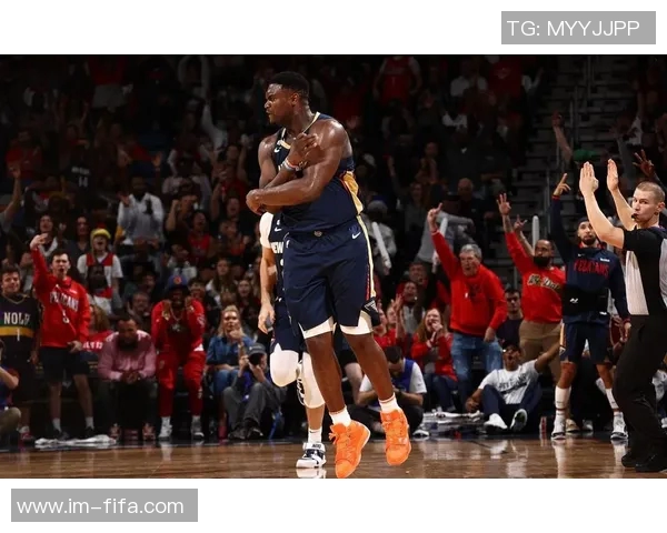 詹姆斯今日无比赛分享高尔夫球乐趣与冰浴恢复瞬间引发球迷热议 詹姆斯今日无比赛分享高尔夫球乐趣与冰浴恢复瞬间引发球迷热议