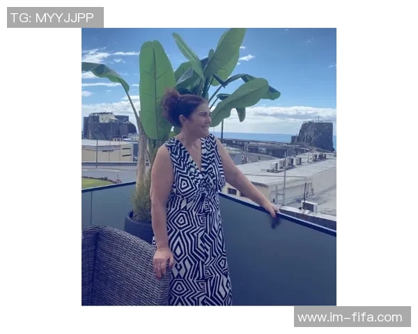 迪拉娜生日晒照传递祝福愿大家健康平安生活顺利